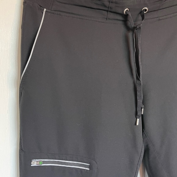 Performance Sport scrubs by HH360 XL top, L bottom - Picture 13 of 16